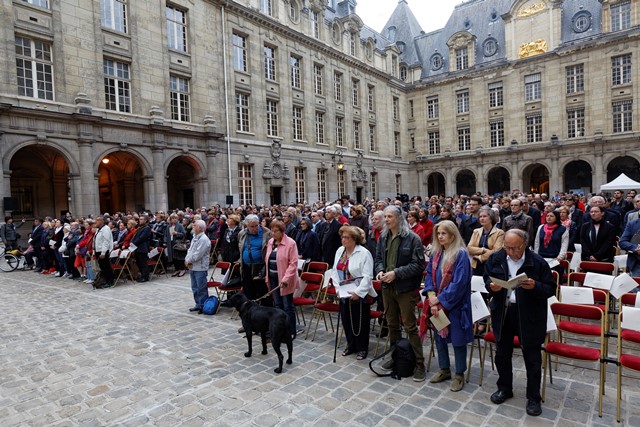 Le public a pu venir se recueillir devant les quatre grandes figures de la Résistance.  © MENESR - Philippe Devernay