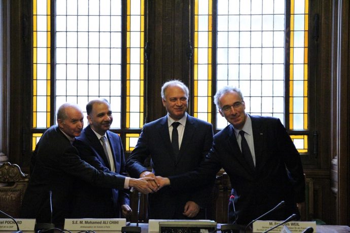 Les parties prenantes viennent de signer la convention. De gauche à droite,  Marcel Pochard, président de la Cité internationale universitaire de Paris, Mohamed Ali Chihi, ambassadeur de la République Tunisienne en France, président de la Fondation de la Maison de la Tunisie, Chiheb Bouden, ministre de l’Enseignement Supérieur et de la Recherche Scientifique de la République Tunisienne, et François Weil, recteur de la région académique Île-de-France, recteur de l’académie de Paris, chancelier des universités.