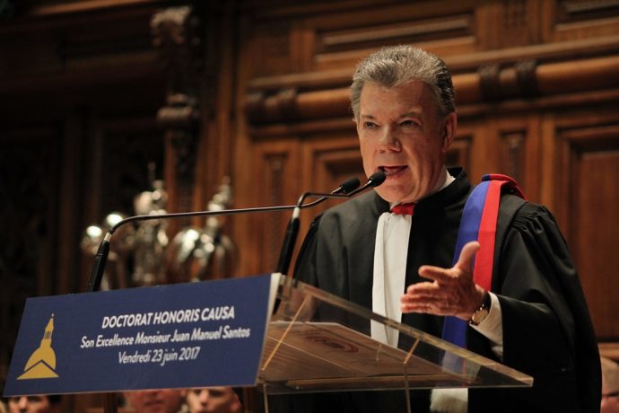 Doctorat Honoris Causa de Juan Manuel Santos : Le Président lors de son discours de remerciement.