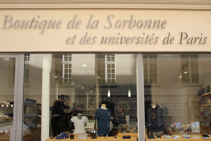 Façade de la boutique de la Sorbonne et des universités de Paris