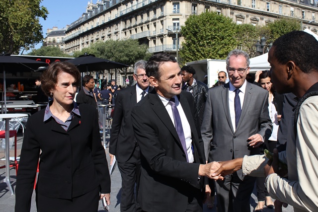 Thierry Mandon, secrétaire d’État chargé de l’Enseignement supérieur et de la Recherche, s’est rendu sur l’événement « C’est la rentrée », en compagnie de François Weil, recteur de l’académie, chancelier des universités de Paris, de Marie-Christine Lemardeley, adjointe à la maire de Paris en charge de l’enseignement supérieur, de la vie étudiante et de la recherche, et de Denis Lambert, directeur du Crous de Paris.