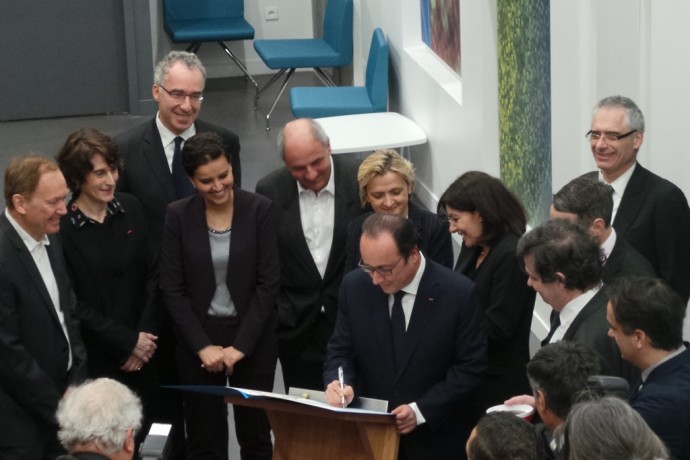 De nombreuses personnalités accompagnaient le Président de la République lors de l’inauguration, parmi lesquelles Najat Vallaud-Belkacem, ministre de l'Éducation nationale, de l'Enseignement supérieur et de la Recherche, Thierry Mandon, secrétaire d’État chargé de l'Enseignement supérieur et de la Recherche, Anne Hidalgo, maire de Paris, François Weil, recteur de la région Île-de-France, recteur de l’académie de Paris, chancelier des universités, Marie-Christine Lemardeley, adjointe à la maire de Paris chargée de l'Enseignement supérieur, de la Recherche et de la Vie étudiante, Thierry Coulhon, président de PSL Research University, Jean-François Joanny, directeur général de l'ESPCI Paris et Patrick Tabeling, directeur de l'Institut Pierre-Gilles-de-Gennes.