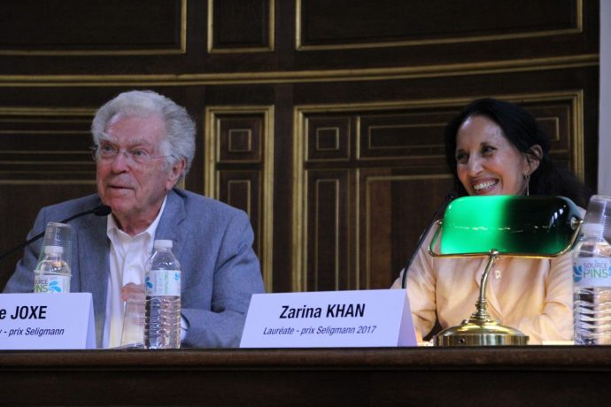 Zarina Khan, lauréate 2017 du prix Seligmann contre le racisme pour son ouvrage « La sagesse d’aimer » (éditions Hozhoni), échange avec Pierre Joxe et le public.