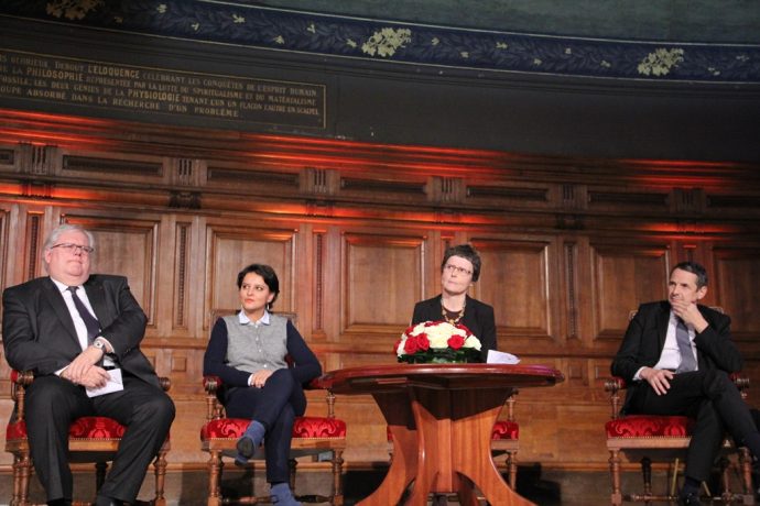 De gauche à droite, lors de la remise de la médaille d'or 2016 du CNRS en Sorbonne : Alain Fuchs, Najat Vallaud-Belkacem, Claire Voisin et Thierry Mandon