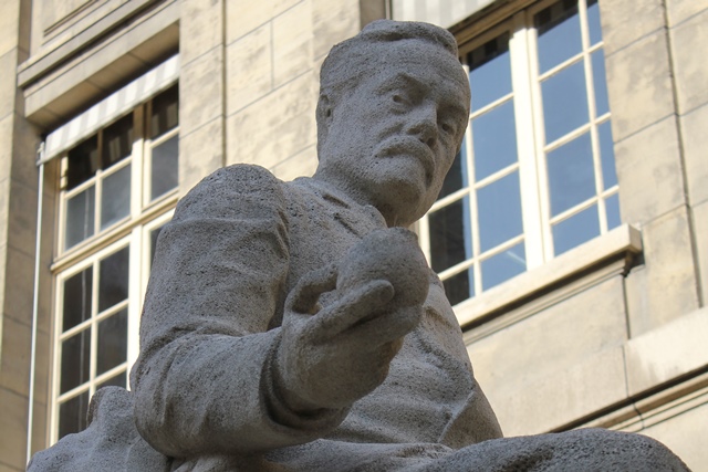Statues_Pasteur&Hugo_restaurées (11)