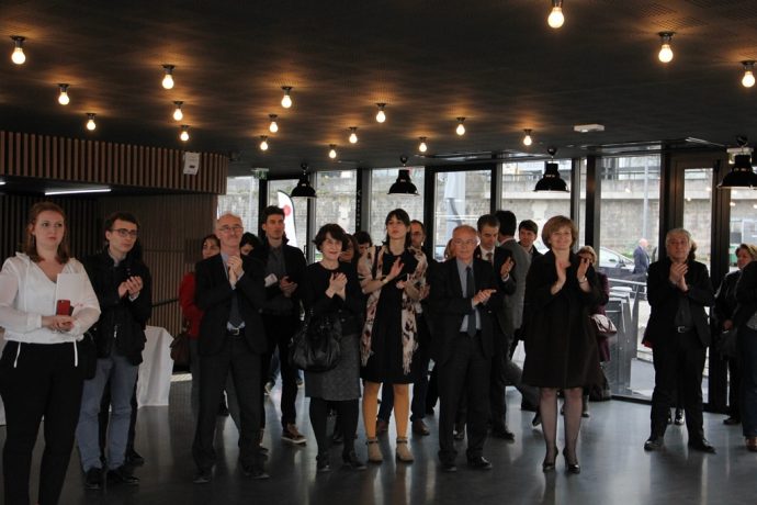 Le public lors de la remise du projet d'amélioration de la qualité de vie étudiante et de promotion sociale francilien à la barge du CROUS