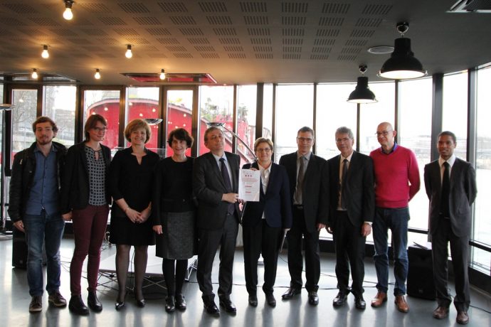 Remise aux recteurs du projet d'amélioration de la qualité de vie étudiante et de promotion sociale francilien à la barge du CROUS