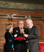 Philippe Descola reçoit la médaille d’or du CNRS en Sorbonne