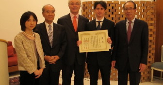 Un ancien boursier de la chancellerie distingué par le Japon