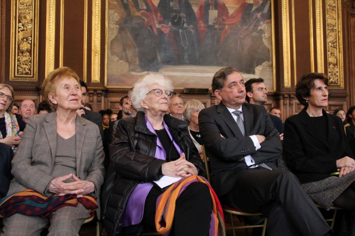 Dévoilement des sept portraits de femmes illustres faits par l'artiste C215 pour la Sorbonne : "Aux grandes femmes, la Sorbonne reconnaissante". De gauche à droite, l’historienne Michelle Perrot, la ministre Yvette Roudy, Gilles Pécout et Marie-Christine Lemardeley, adjointe à la Maire de Paris en charge de l’enseignement supérieur, de la vie étudiante et de la recherche.