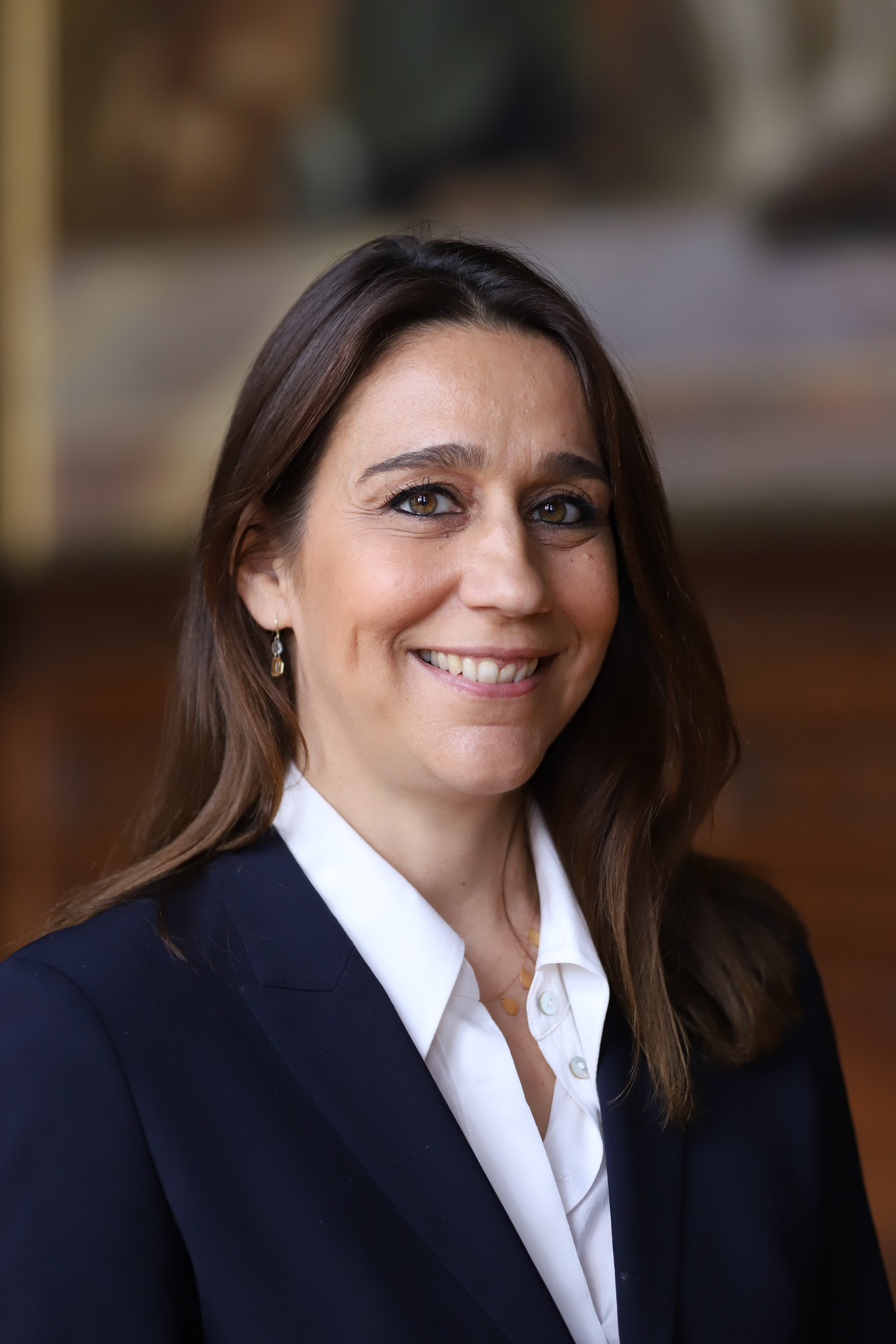 Portrait d'Isabelle Prat, rectrice déléguée pour l’enseignement supérieur, la recherche et l’innovation pour l’Île-de-France.