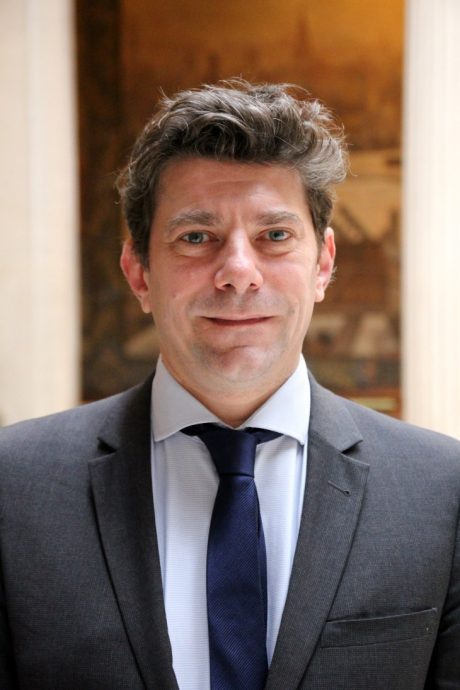 Gaspard Azema est depuis le 1er mars 2020 Secrétaire général à l’enseignement supérieur, la recherche et l’innovation de la région académique Île-de-France, Secrétaire général de l’établissement public Chancellerie des universités de Paris.
