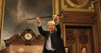 Pierre Laurens reçoit son épée d’académicien en Sorbonne